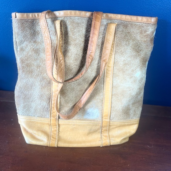 Beautiful Canoe bucket bag. Genuine leather cowhide. - Picture 2 of 4